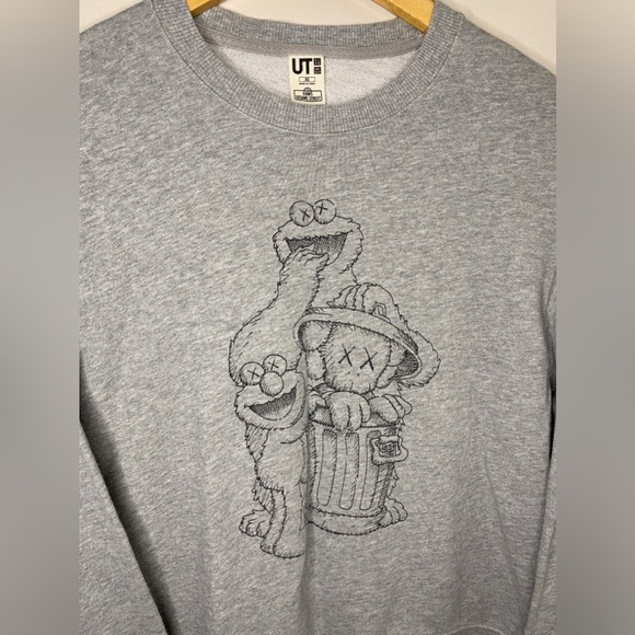 Uniqlo x KAWS x Sesame Street Crewneck Graphic Sweater - Picture 3 of 8